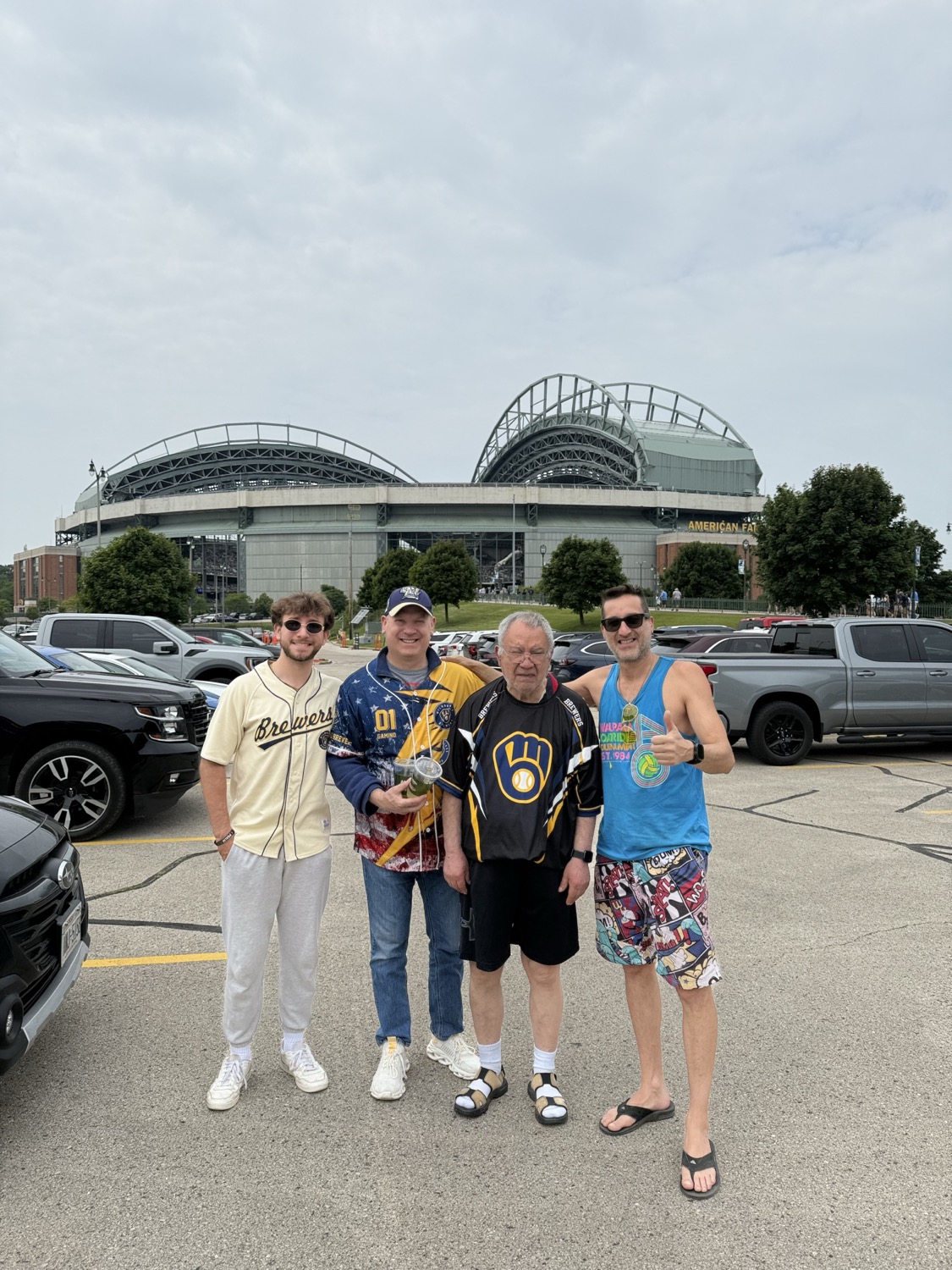 Los hombres de la familia Gamino, día de juego en el American Family Field