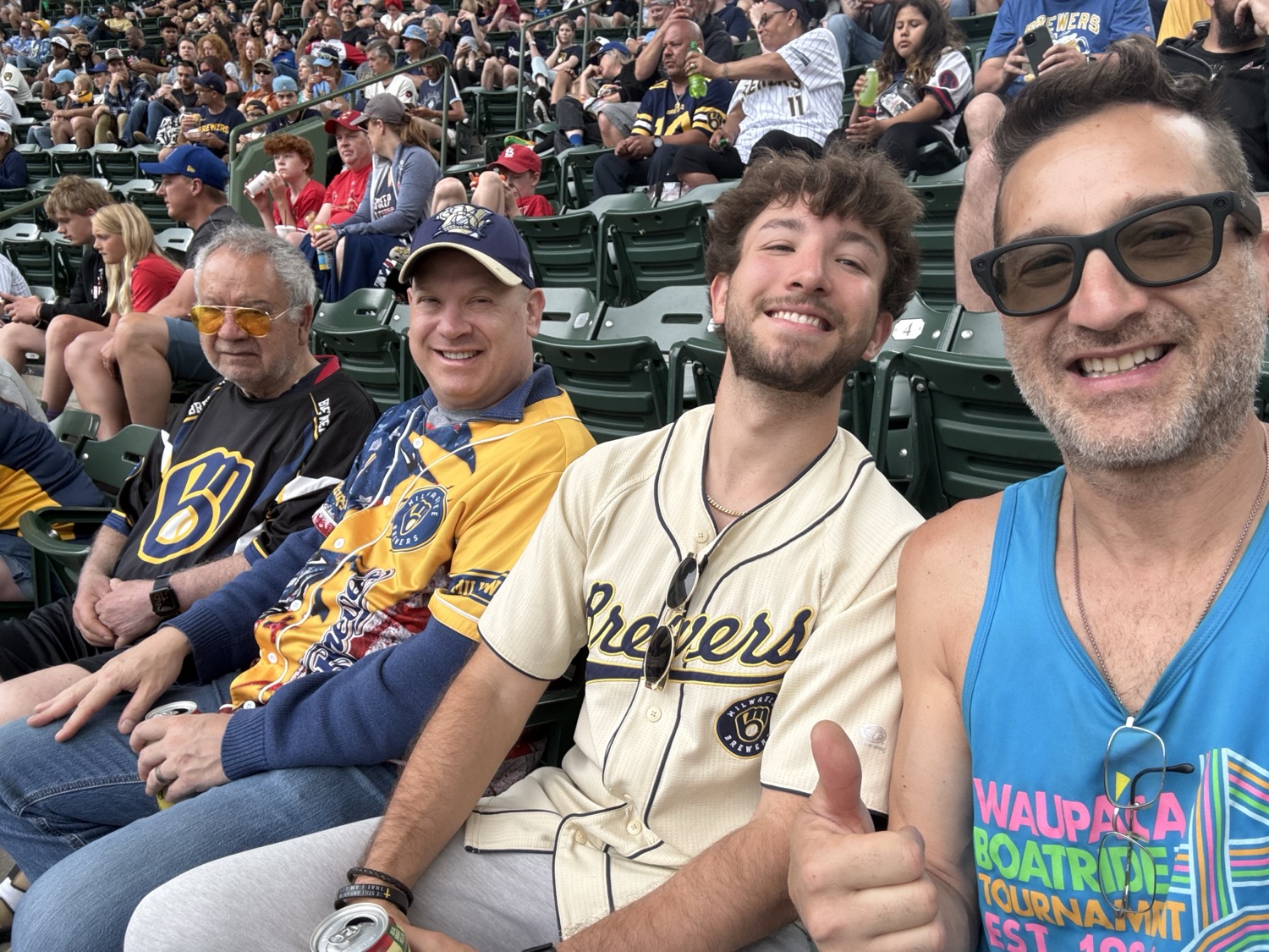 La familia Gamino en un partido de los Brewers