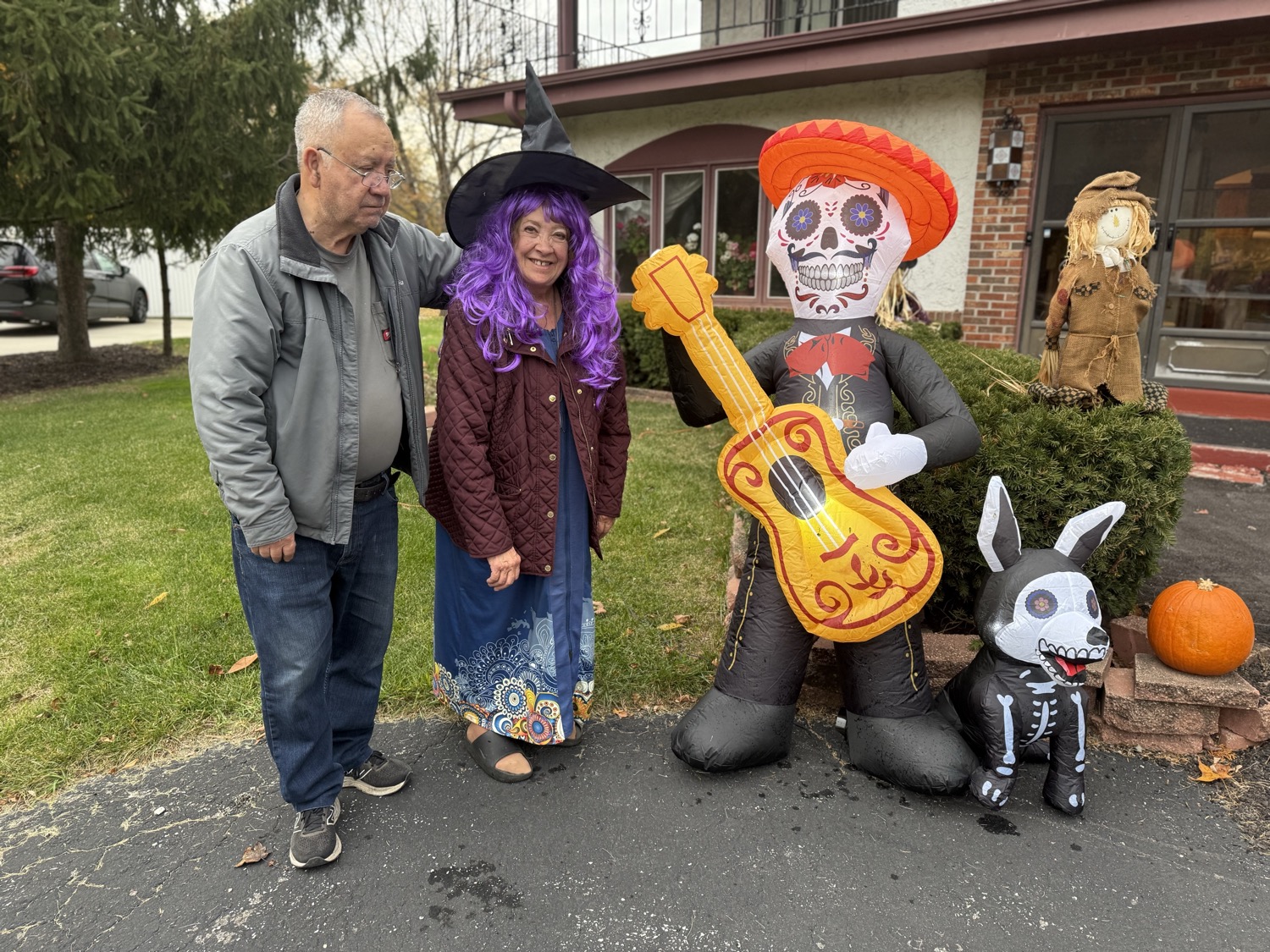 Día de Muertos en el jardín de la familia Gamino